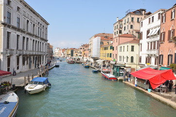 Fototapeta na wymiar Houses and boats along a canal in Venice