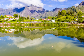 Fototapeta premium lake in mountains, Cilaos, Réunion Island 