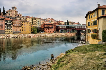 Fototapeta na wymiar bassano del grappa mit ponte di bassano, italien