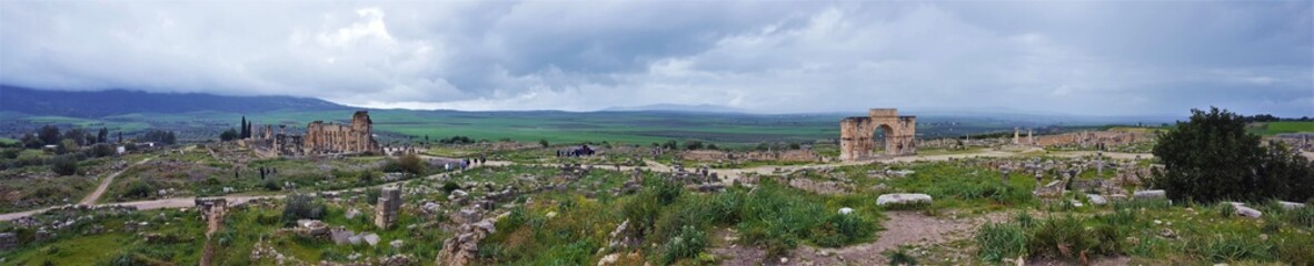 Fototapeta na wymiar Maroc, vue panoramique du site archéologique de Volubilis