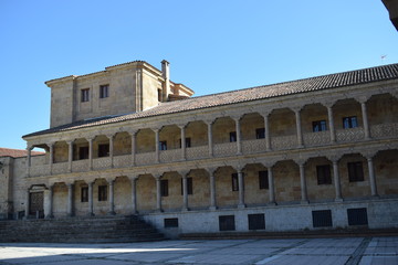 Fototapeta premium Palacio con arcos situado en Salamanca, España.