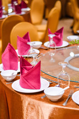 Dinner table arrangement 