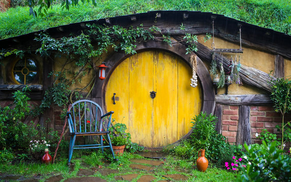 Hobbit Hole / House at Hobbiton Movie Set for Lord of the Rings and Hobbit Films in Matamata, New Zealand