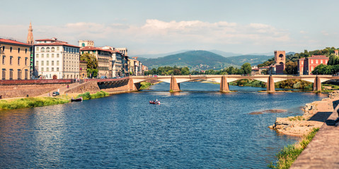 Obraz premium Splendid morning scene with Ponte alle Grazie bridge over Arno river. Colorful spring view of Florence, Italy, Europe. Traveling concept background.