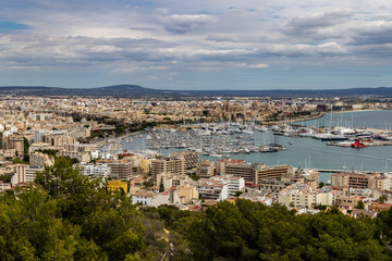 Fototapeta na wymiar Panoramic view at the harbor of Palma on balearic island Mallorca, Spain on a sunny day