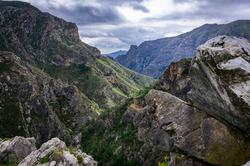 Fototapeta na wymiar Montañas de rocas en un parque natural
