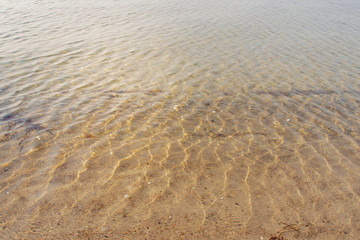 Fototapeta na wymiar Wellen im Flachwasser
