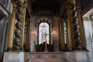 Fototapeta na wymiar Cathédrale Saint Paul de Londres - Royaume Uni - Vue intérieure de la crypte