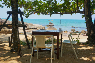 an empty chair on the beach