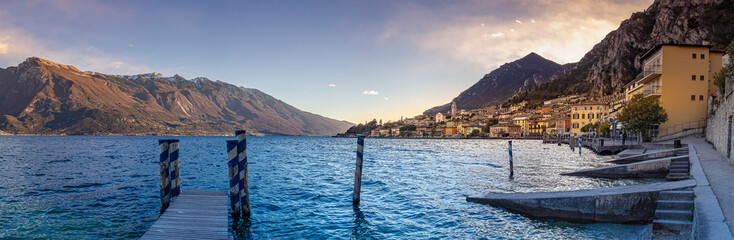 Vistas panoramicas del pueblo de Tórbole en el Lago de Garda, Italia, en diciembre de 2018