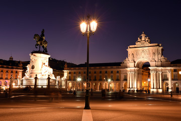 Fototapeta na wymiar Rua Augusta Arch and statue of King jose I. next to the Praça do Comércio (Commerce square) in Lisbon night view, Portugal