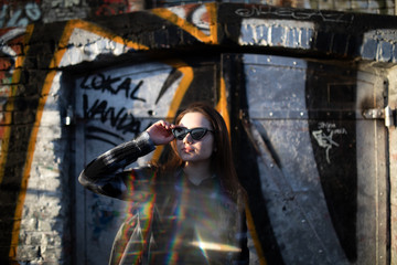 Frau Tanzt in  der Stadt Berlin