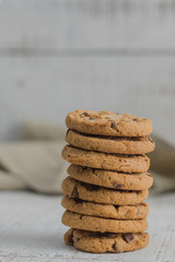 Galletas en primer plano con fondo  de madera desenfocado desenfocado 