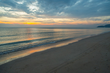 Fototapeta na wymiar Siluette sunset at the beach background