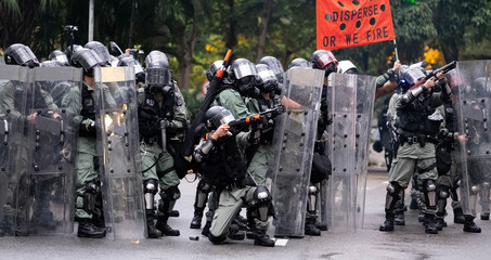 Hong Kong police before firing teargas at protestors - obrazy, fototapety, plakaty