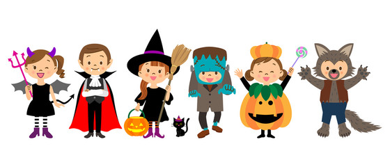 ハロウィンの仮装をする子供たち　