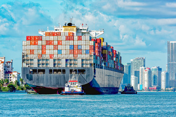 Container ship entering port - obrazy, fototapety, plakaty