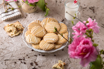 Obraz na płótnie Canvas Dietary fitness biscuit without sugar with sunflower seeds, flax and sesame. Crispy and crumbly delicious cookies with natural ingredients: flour, nuts, seeds, pieces of chocolate, cocoa