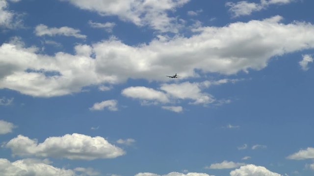 BOEING B-17 FLYING FORTRESS IN FLIGHT