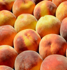 organic and fresh peaches at the market
