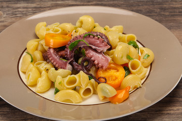 Pasta with octopus and yellow tomatoes