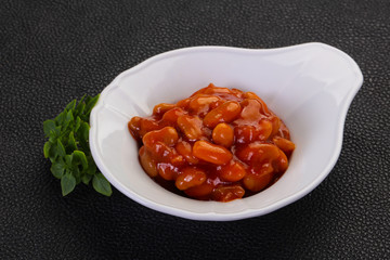 Baked kidney with tomato sauce