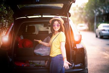 traveller woman toothy smiling face happiness emotion standing on back of suv car ready for road trip on vacation time - obrazy, fototapety, plakaty