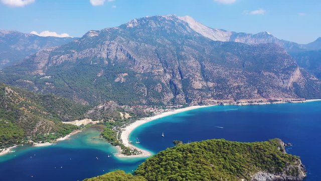 &Ouml;l&uuml;deniz is a resort village on the southwest coast of Turkey. It&rsquo;s known for the blue lagoon of &Ouml;l&uuml;deniz Tabiat Parki and the wide, white Belcekiz Beach. 