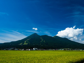 猪苗代町からの磐梯山空撮秋