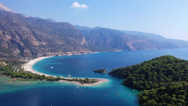 &Ouml;l&uuml;deniz is a resort village on the southwest coast of Turkey. It&rsquo;s known for the blue lagoon of &Ouml;l&uuml;deniz Tabiat Parki and the wide, white Belcekiz Beach. 