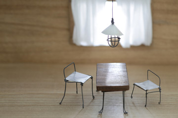 小さな椅子とテーブルとライトと窓のミニチュアジオラマ風インテリア