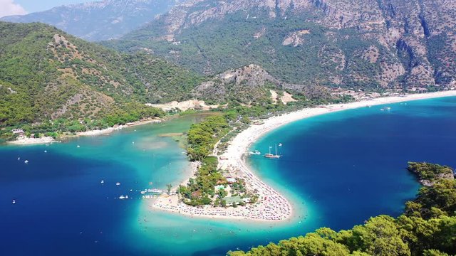 &Ouml;l&uuml;deniz is a resort village on the southwest coast of Turkey. It&rsquo;s known for the blue lagoon of &Ouml;l&uuml;deniz Tabiat Parki and the wide, white Belcekiz Beach. 