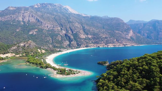 &Ouml;l&uuml;deniz is a resort village on the southwest coast of Turkey. It&rsquo;s known for the blue lagoon of &Ouml;l&uuml;deniz Tabiat Parki and the wide, white Belcekiz Beach. 