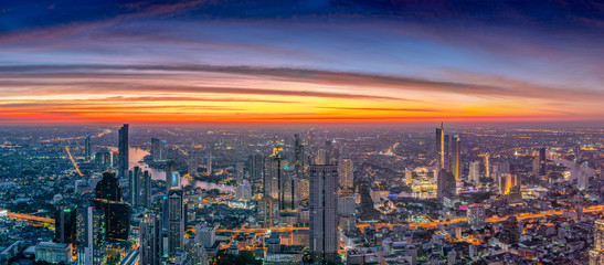 Fototapeta na wymiar The beautiful of sunset at top of Bangkok January 1 2019, Thailand