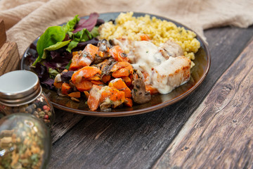 chicken peas, carrots, mushrooms and sauce