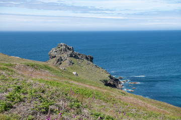 Fototapeta na wymiar view over Cornish coastline 