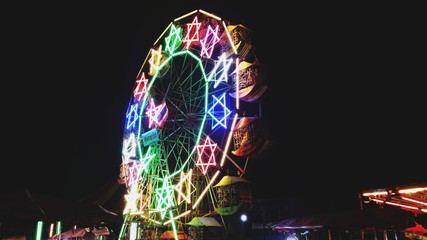 Fototapeta na wymiar ferris wheel at night
