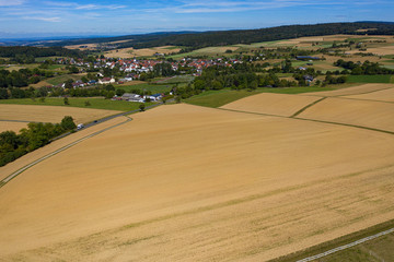 Fototapeta premium Blick auf Felder und Wiesen im Taunus/Deutschland