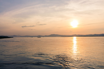 Fototapeta premium Sunset on the Irrawaddy River (Ayeyarwaddy River) in Bagan, Myanmar (Burma)