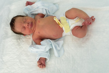 Bebé recién nacido en hospital 83