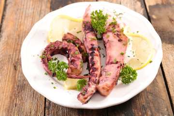 octopus with lemon and parsley