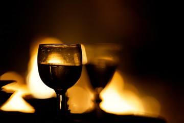 Verre de vin au coin du feu