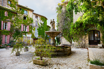 Fototapeta na wymiar France village fountain in Provence