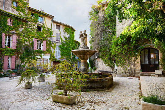 Fototapeta France village fountain in Provence