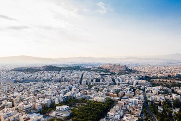 Obraz premium Aerial view of the city of Athens with Acropolis in the background
