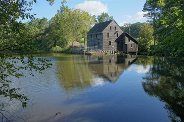 Obraz premium Historic Yates Mill, a former mill that is now a city park in Raleigh NC