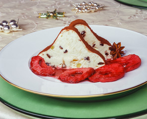 Zimteiscreme mit Portwein Äpfeln