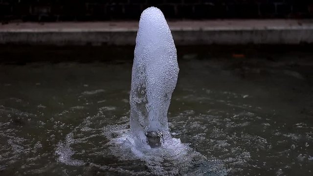 Small splashing fountain 02