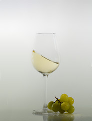 wine red white wave bar drink splash alcohol winwglass