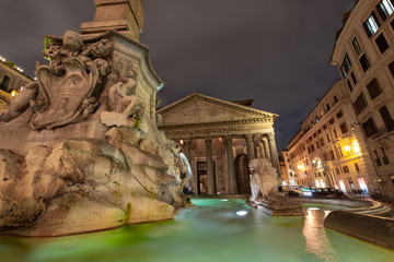 Fototapeta na wymiar Pantheon at night